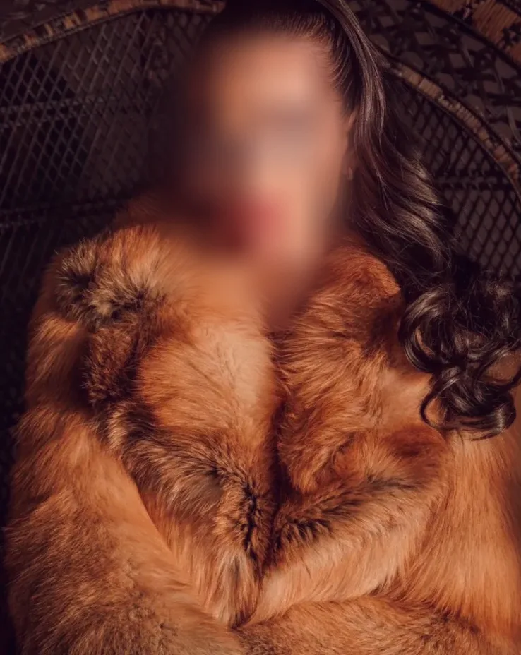 Ingrid, 32