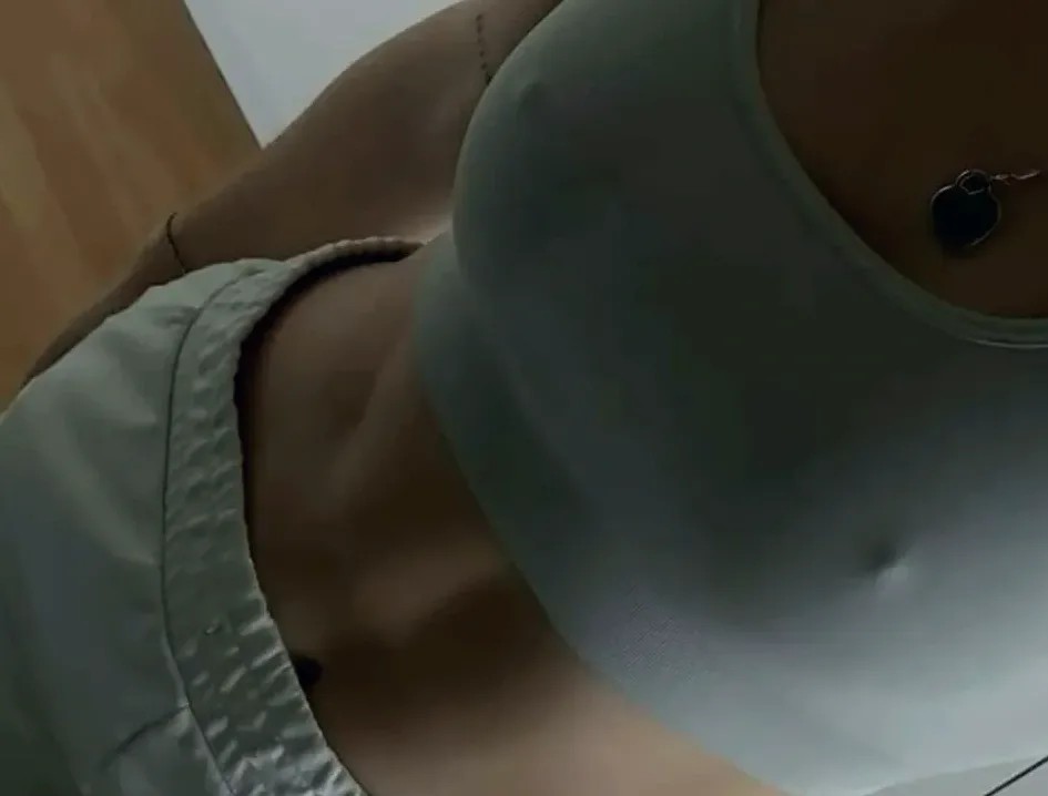 Isabella, 31