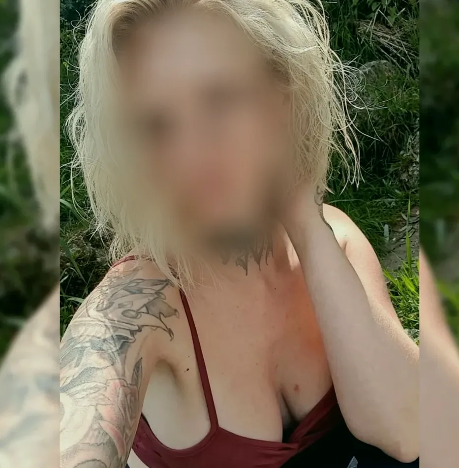 Ivana, 30