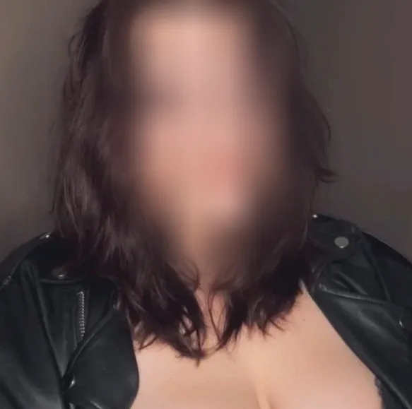 Rebecka, 25