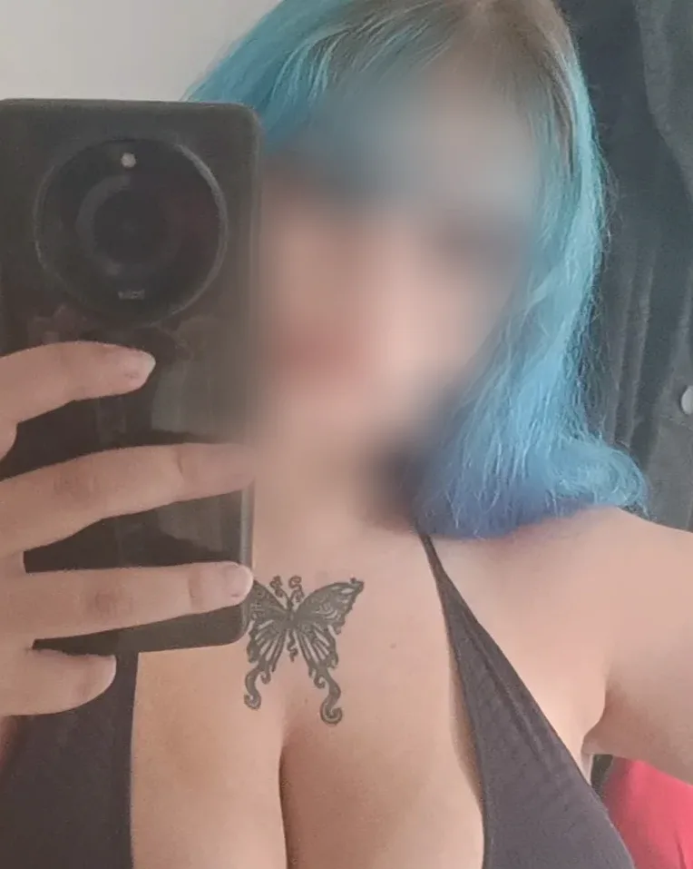Yasmin, 22
